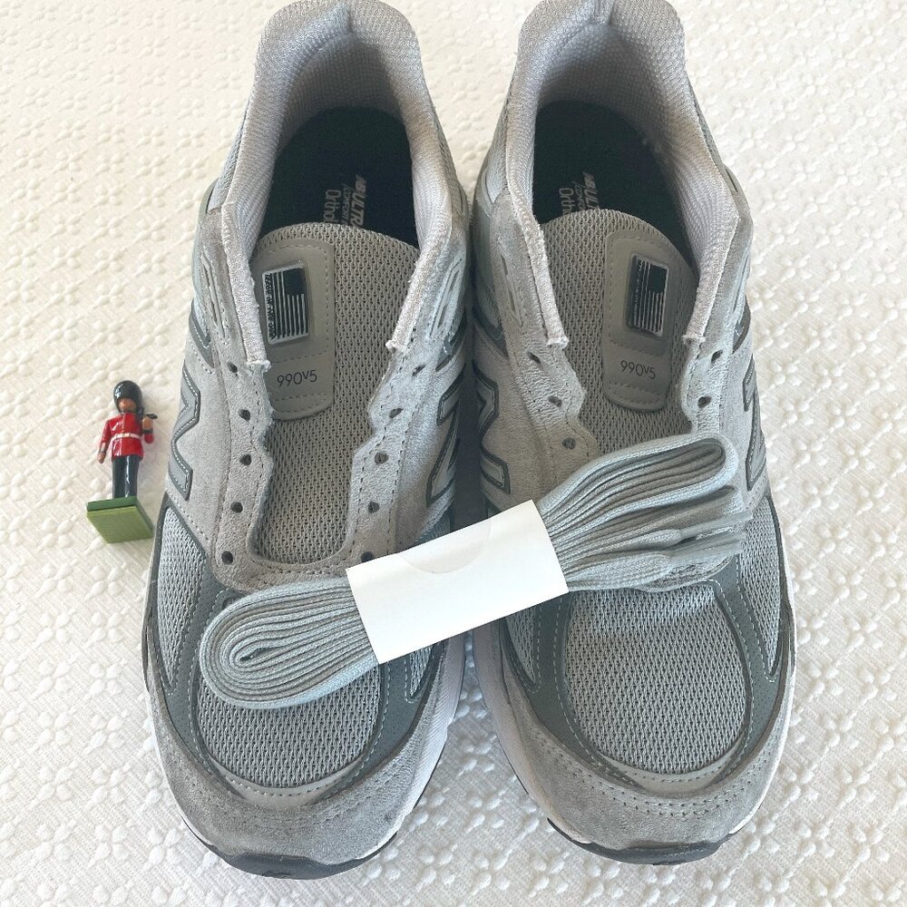 Size 9 2E (Wide) New Balance 990 Made in USA! Comes with new laces!